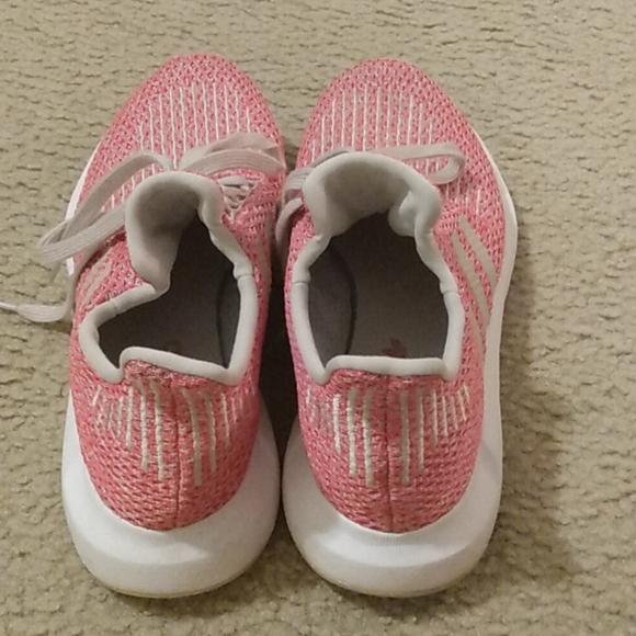 Adidas swiftrun shoes - Picture 3 of 4